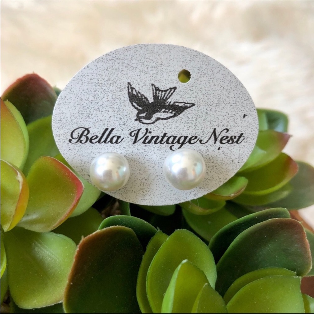 Bella Vintage Pearl Earrings 8mm NEW